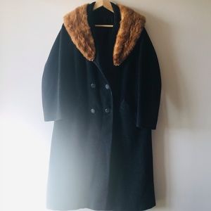 Vintage coat with fur collar